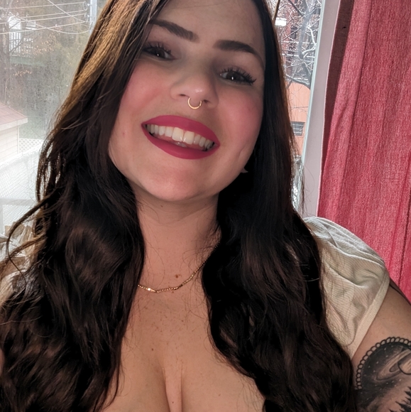 Meet your Posher, Cloe - Picture 1 of 1